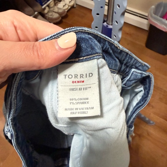 Torrid Size 28R Distressed High Rise Straight Jeans - Picture 10 of 10